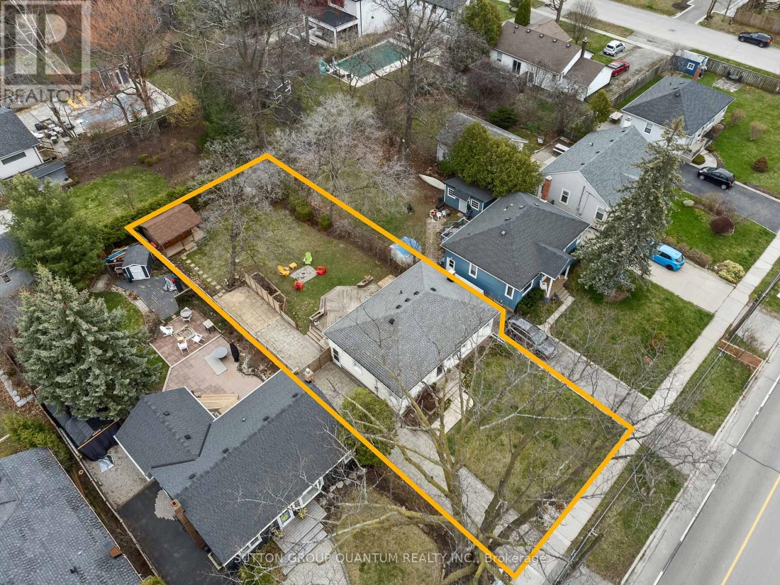 407 Queen Mary Drive, Oakville, Ontario  L6K 3M2 - Photo 3 - W12848054