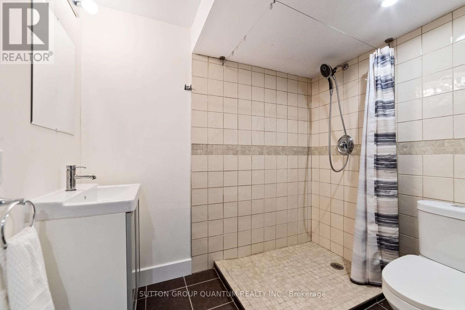 407 Queen Mary Drive, Oakville, Ontario  L6K 3M2 - Photo 32 - W12848054