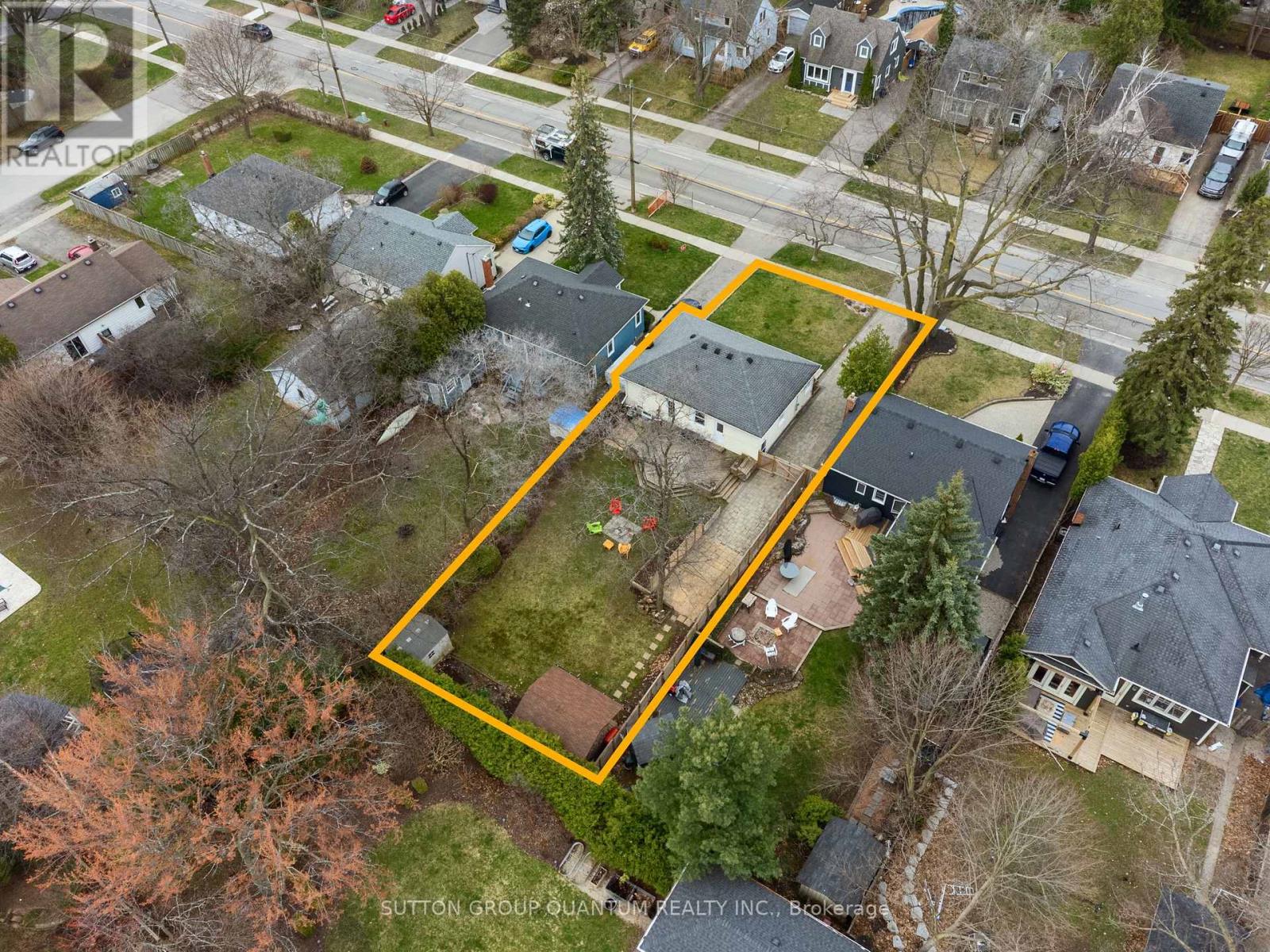 407 Queen Mary Drive, Oakville, Ontario  L6K 3M2 - Photo 4 - W12848054