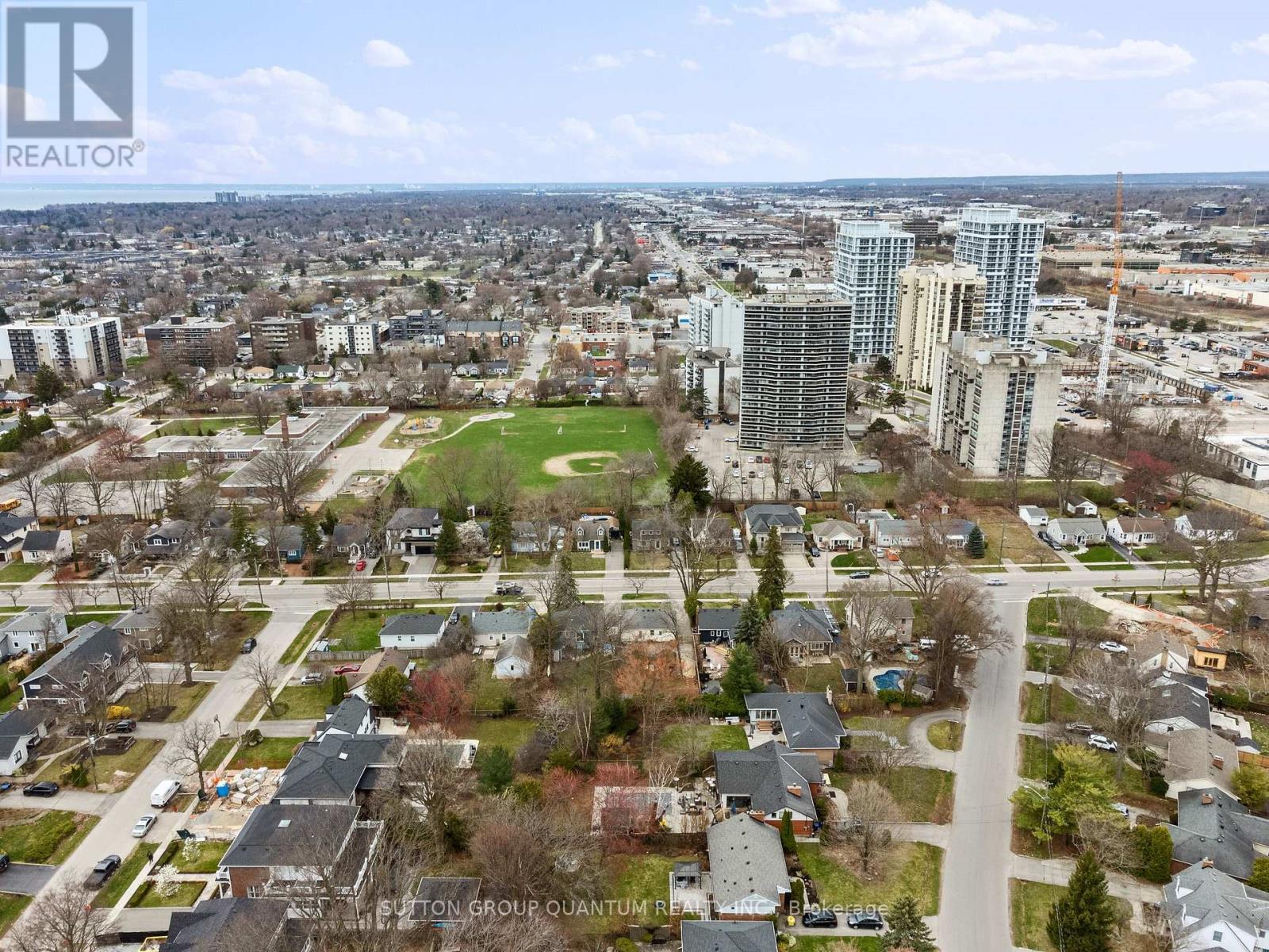 407 Queen Mary Drive, Oakville, Ontario  L6K 3M2 - Photo 7 - W12848054