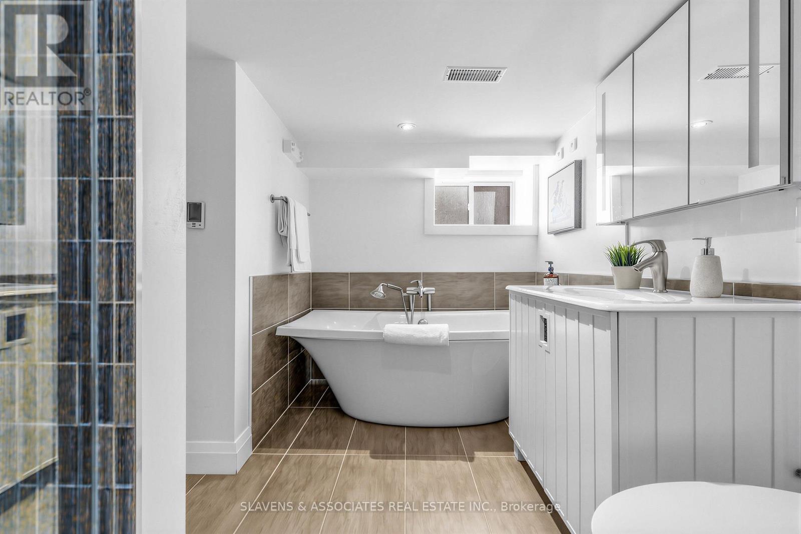 1029 St Clarens Avenue, Toronto, Ontario  M6H 3X8 - Photo 31 - W12848074