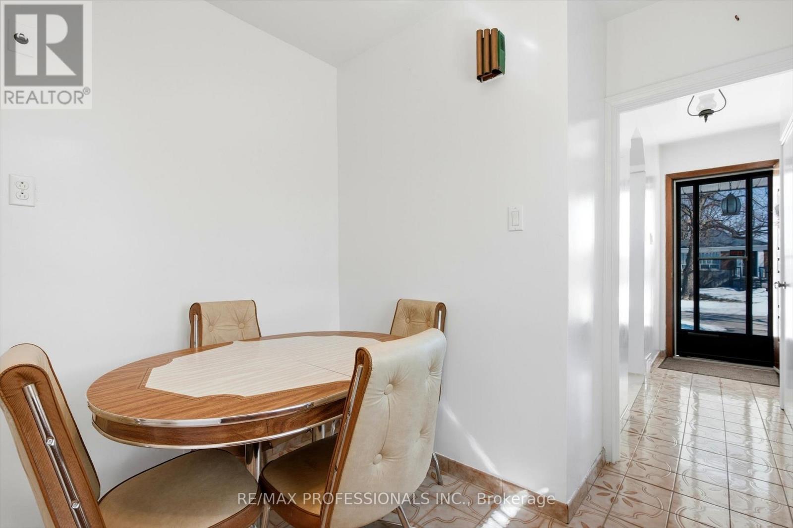 54 Culnan Avenue, Toronto, Ontario  M8Z 5B2 - Photo 14 - W12848088