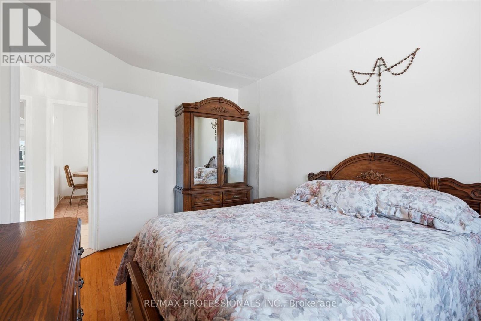 54 Culnan Avenue, Toronto, Ontario  M8Z 5B2 - Photo 16 - W12848088