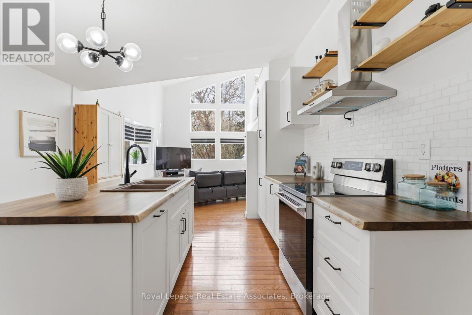 708 Montbeck Crescent, Mississauga, Ontario  L5G 1P3 - Photo 19 - W12848164