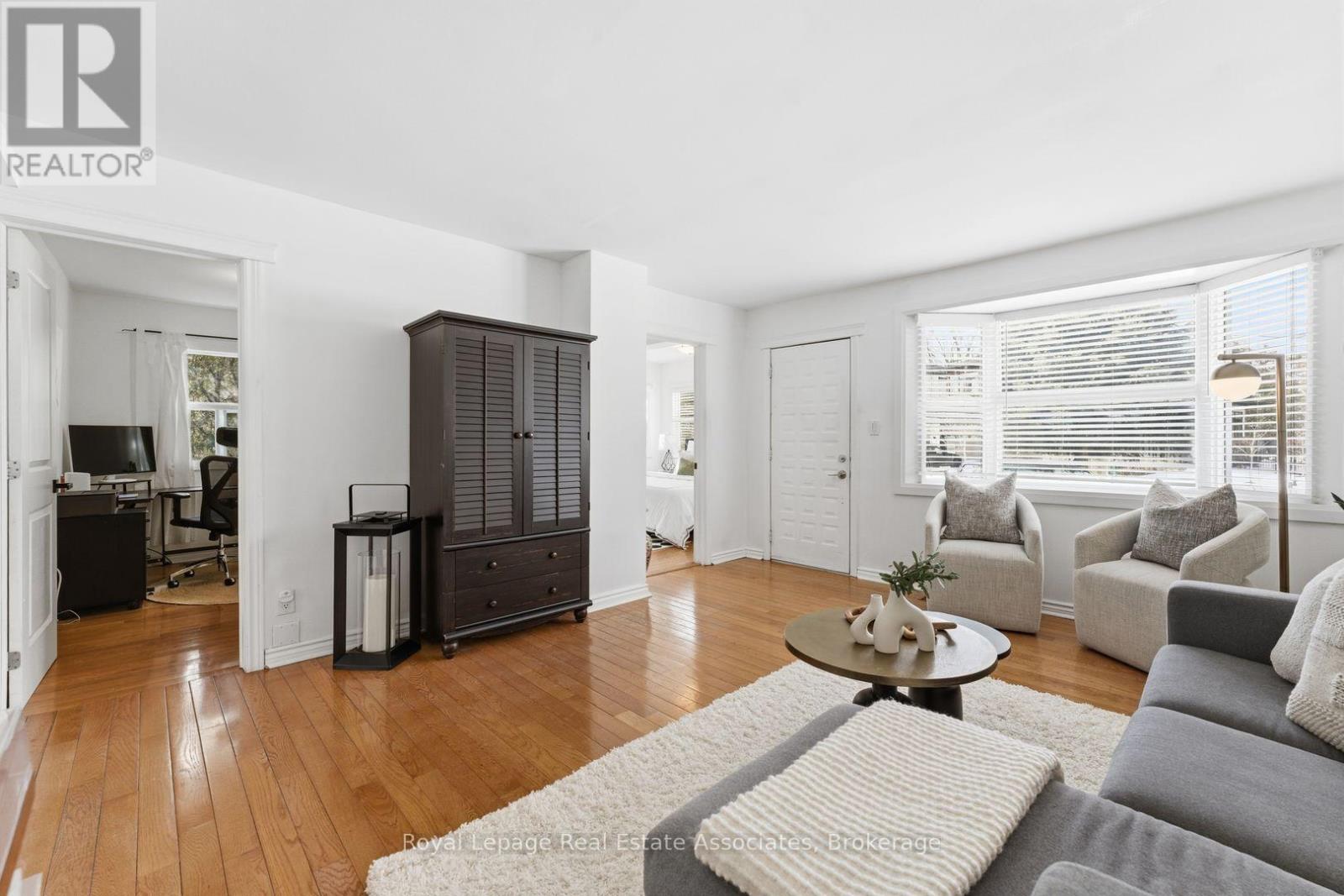 708 Montbeck Crescent, Mississauga, Ontario  L5G 1P3 - Photo 5 - W12848164