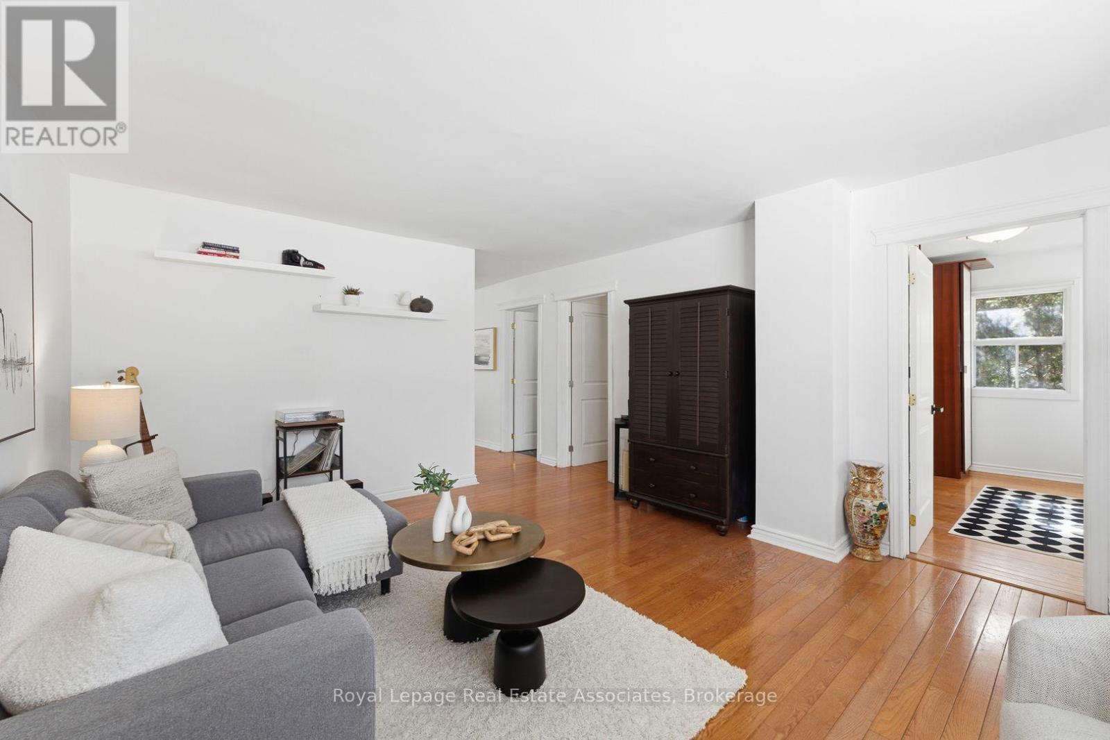 708 Montbeck Crescent, Mississauga, Ontario  L5G 1P3 - Photo 7 - W12848164