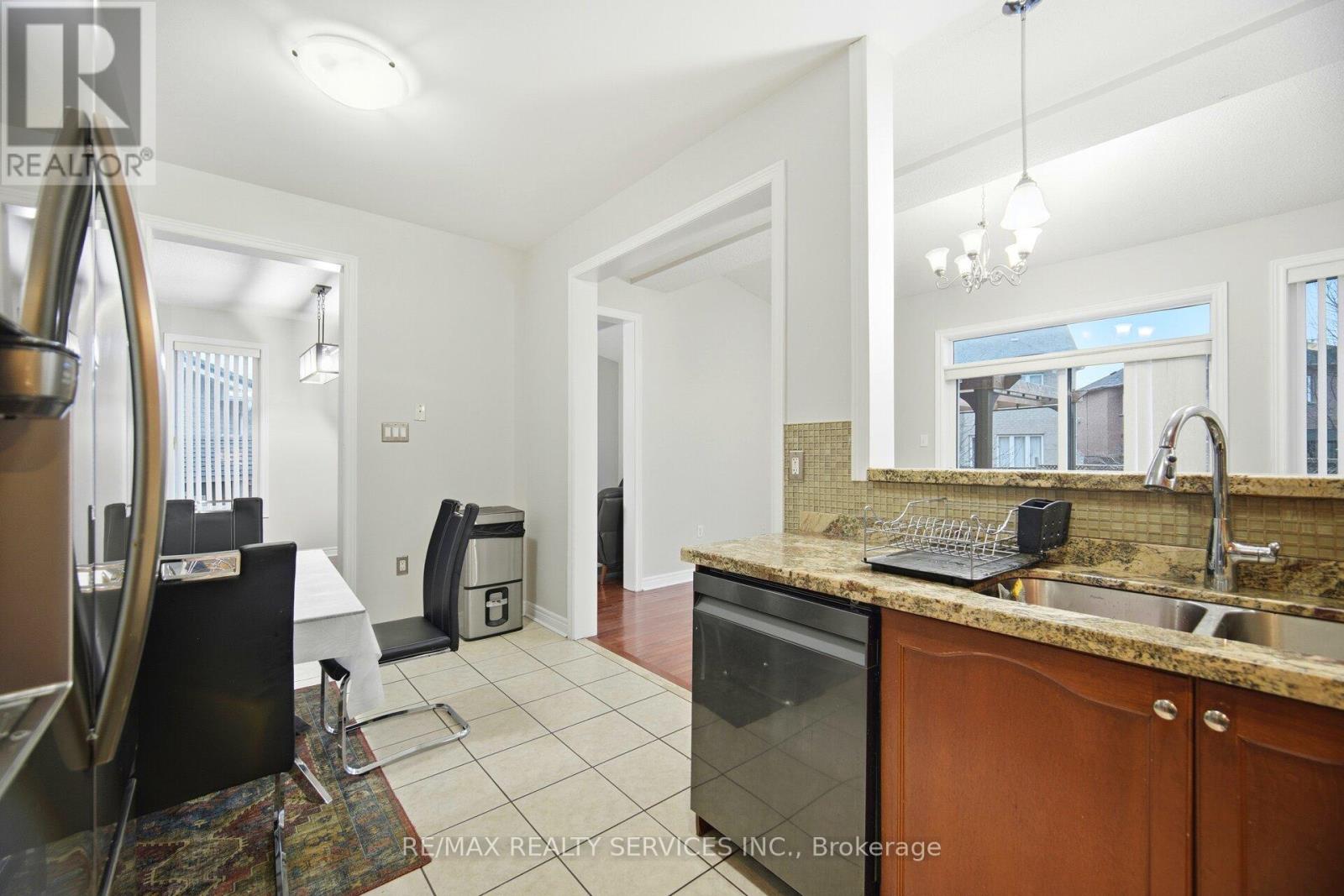 31 Seahorse Avenue, Brampton, Ontario  L6V 4N7 - Photo 12 - W12848200