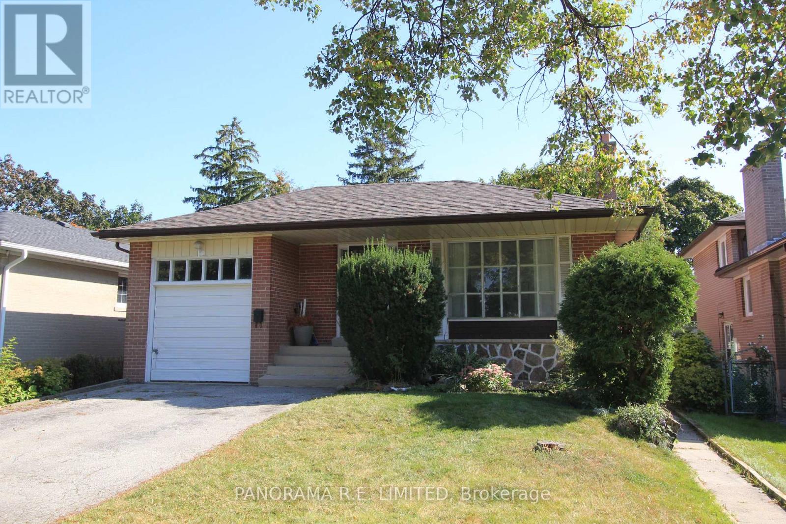 78 GUERNSEY DRIVE, Toronto, Ontario