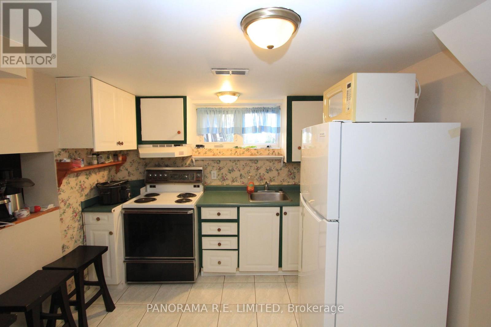 78 Guernsey Drive, Toronto, Ontario  M9C 3A7 - Photo 14 - W12848208