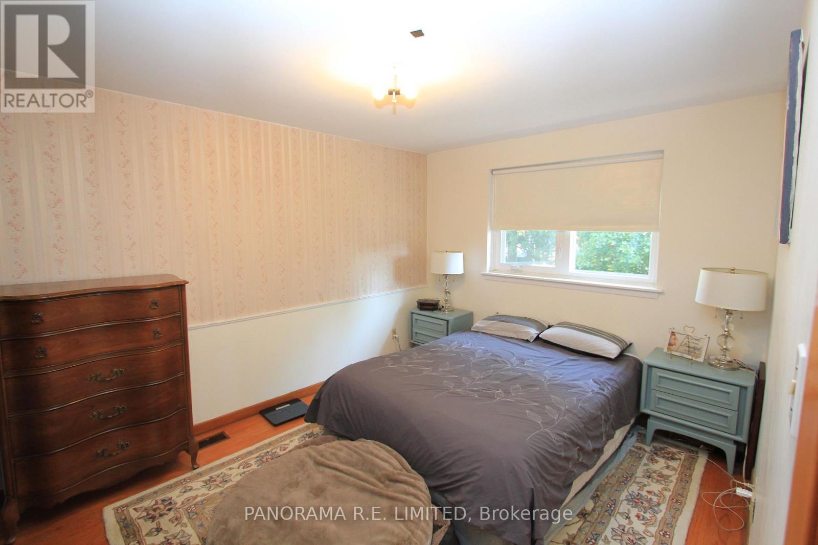 78 Guernsey Drive, Toronto, Ontario  M9C 3A7 - Photo 6 - W12848208