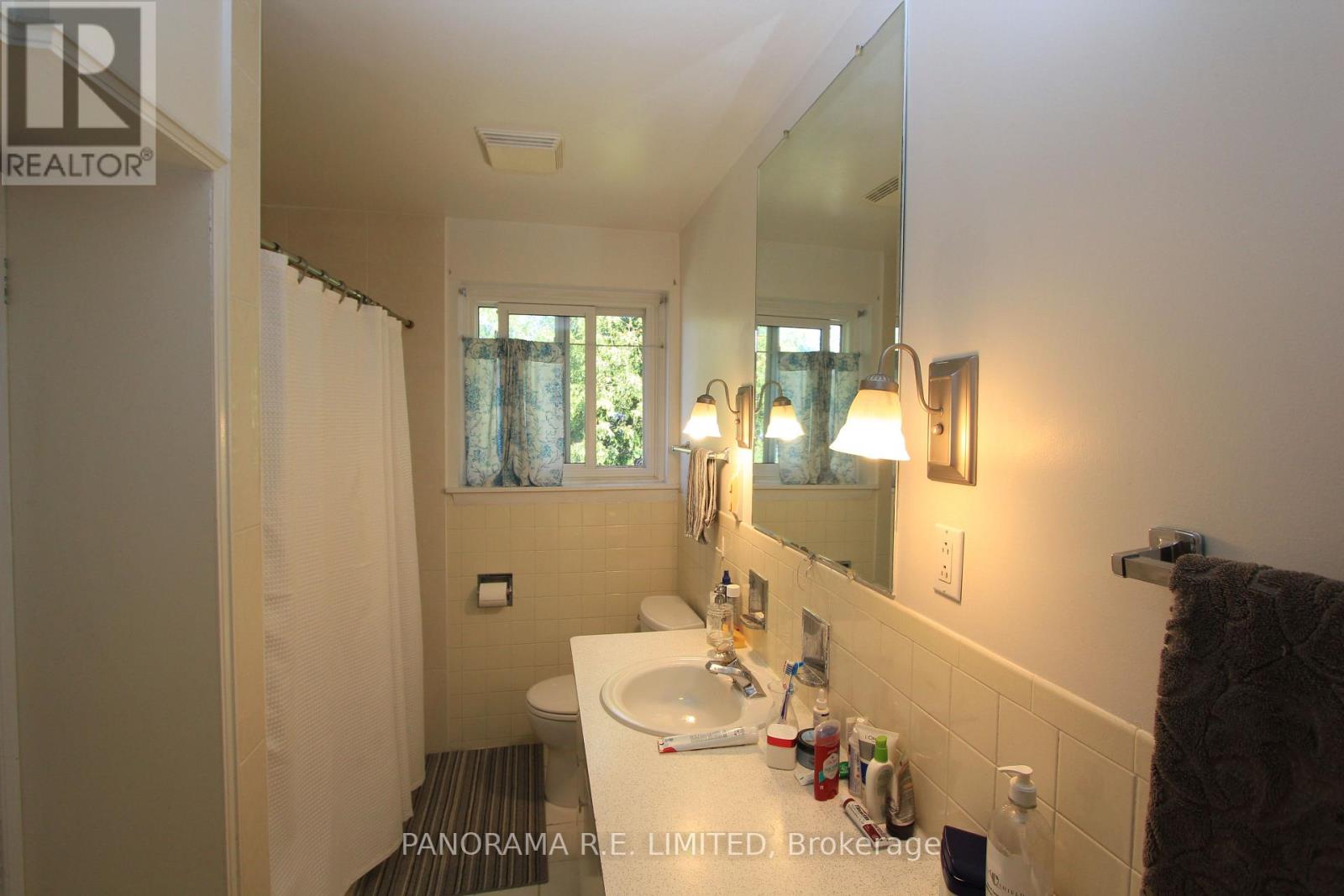 78 Guernsey Drive, Toronto, Ontario  M9C 3A7 - Photo 7 - W12848208