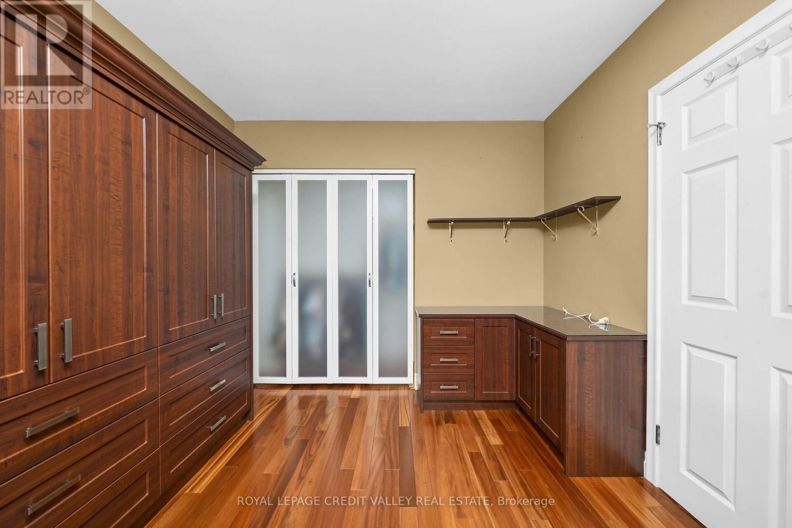 5 Faulkner Crescent, Toronto, Ontario  M9M 2B9 - Photo 18 - W12848286