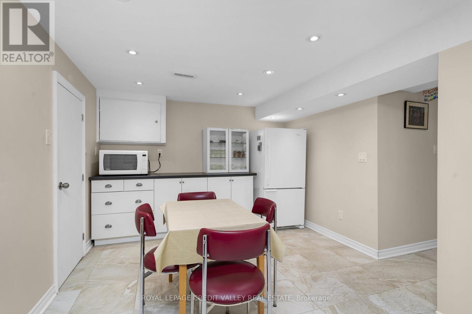 5 Faulkner Crescent, Toronto, Ontario  M9M 2B9 - Photo 31 - W12848286