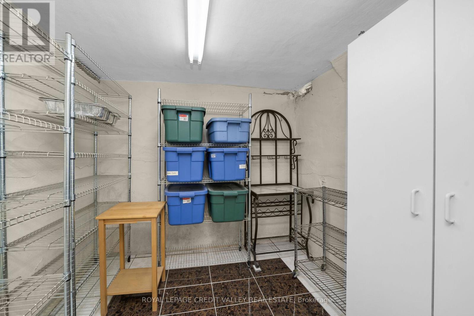 5 Faulkner Crescent, Toronto, Ontario  M9M 2B9 - Photo 33 - W12848286