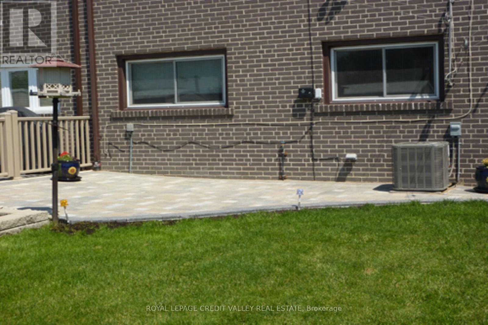 5 Faulkner Crescent, Toronto, Ontario  M9M 2B9 - Photo 40 - W12848286