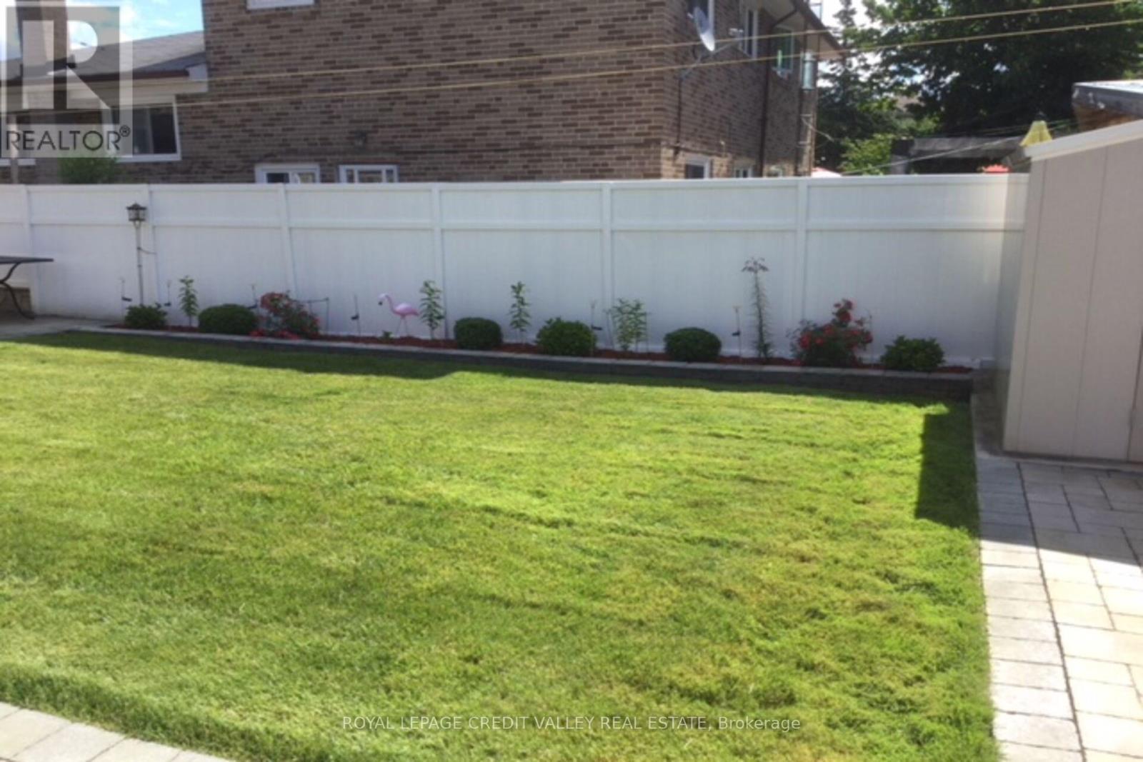 5 Faulkner Crescent, Toronto, Ontario  M9M 2B9 - Photo 42 - W12848286