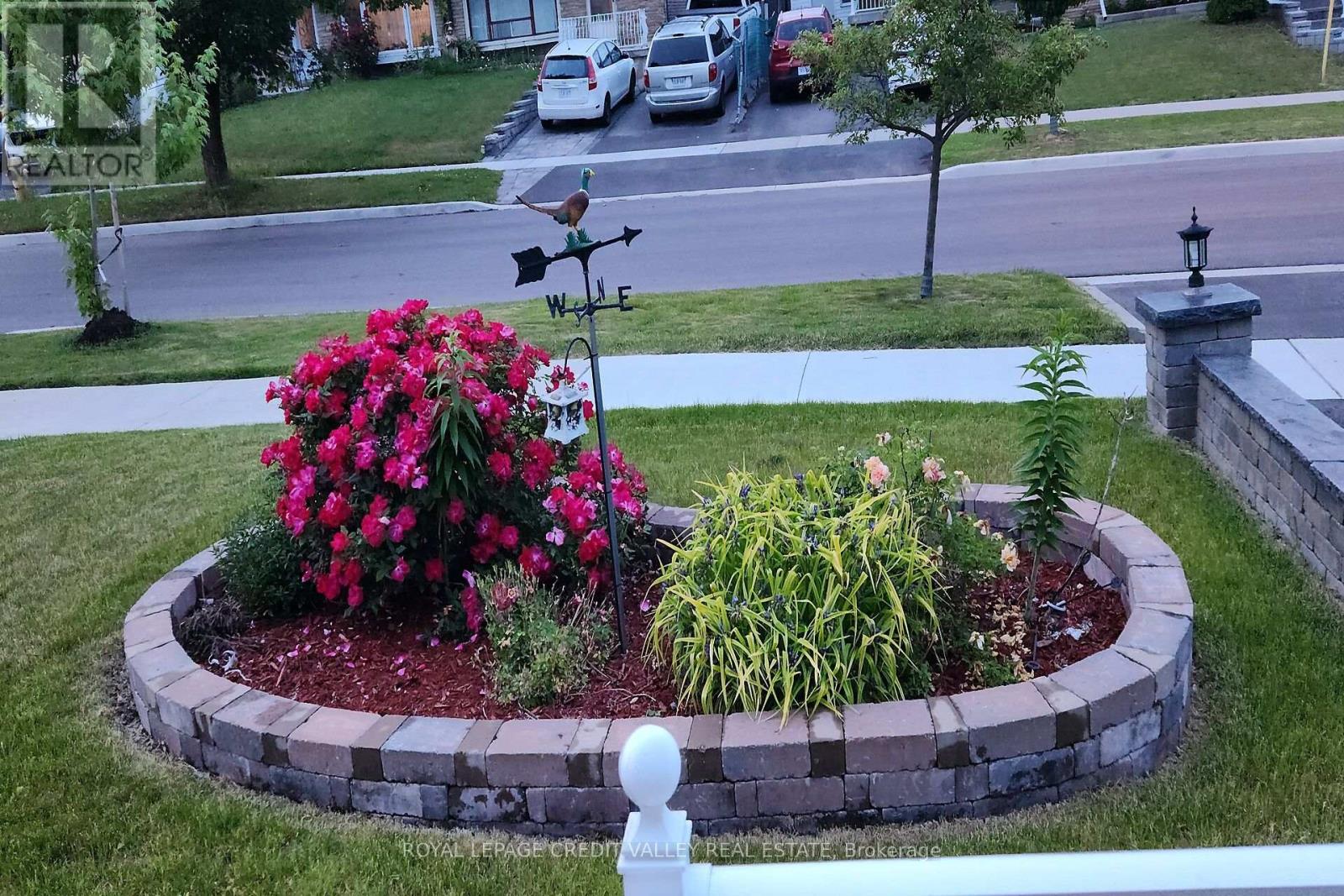 5 Faulkner Crescent, Toronto, Ontario  M9M 2B9 - Photo 45 - W12848286