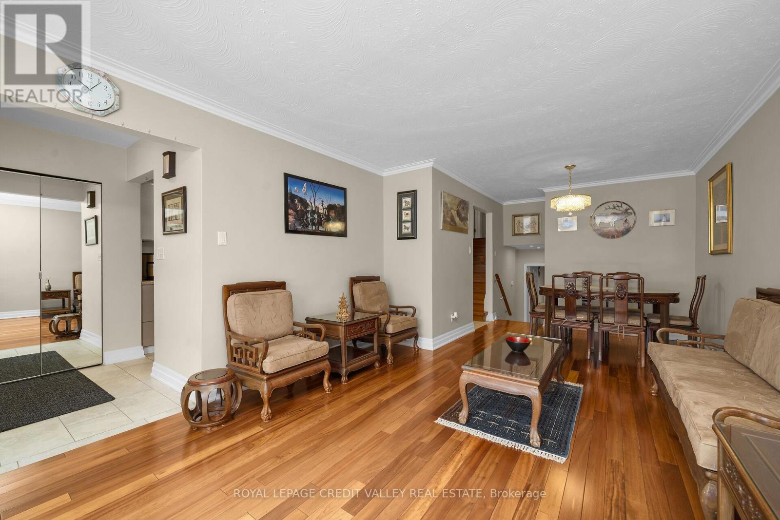 5 Faulkner Crescent, Toronto, Ontario  M9M 2B9 - Photo 8 - W12848286