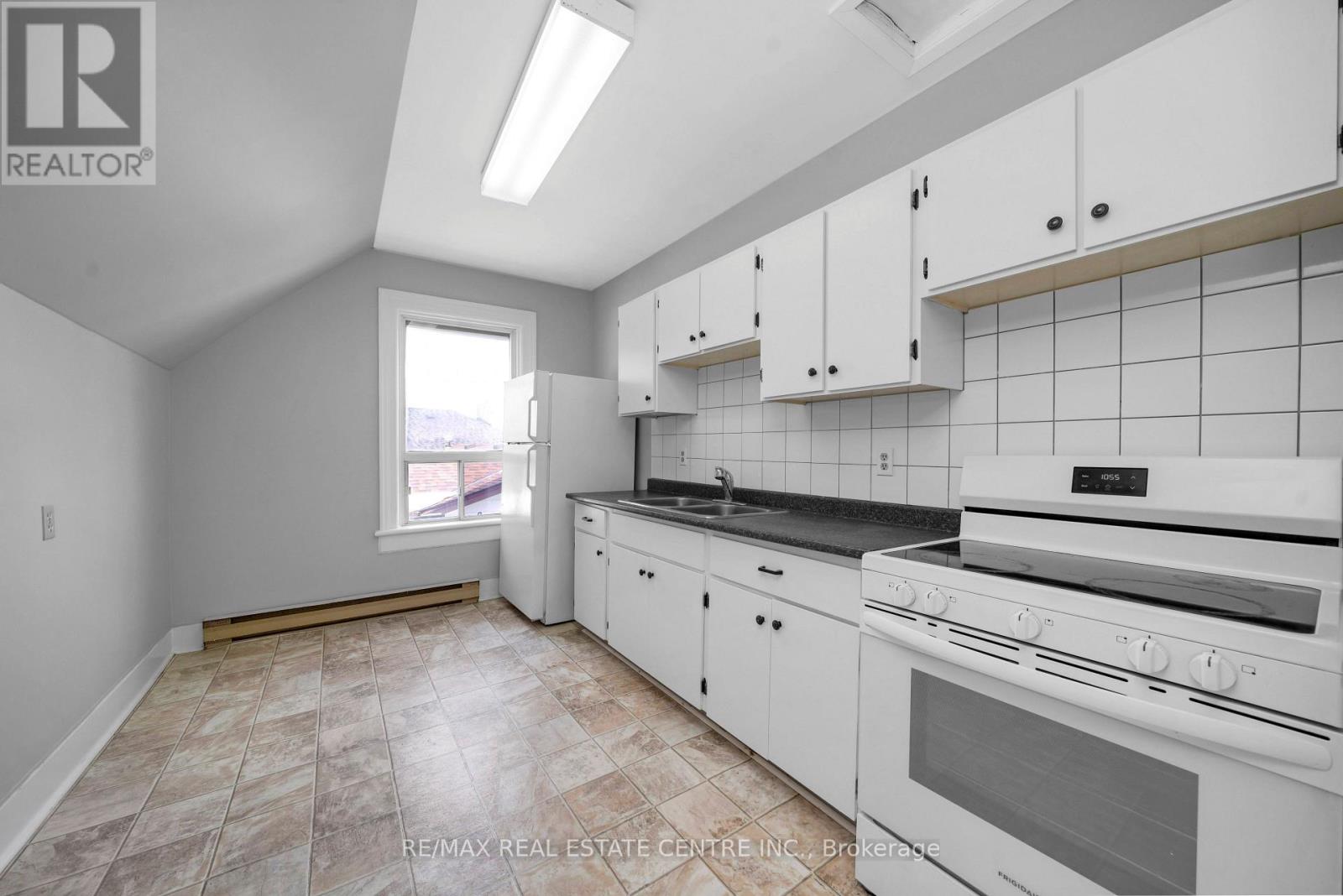 1 - 5 Ontario Street, Halton Hills, Ontario  L7G 3K5 - Photo 2 - W12848326