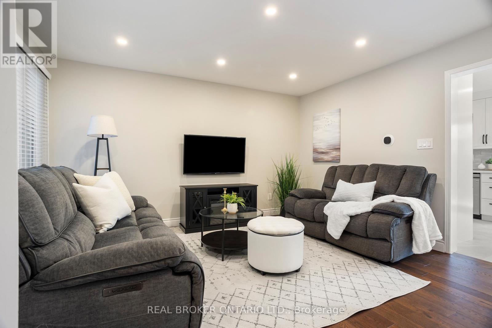 3811 Cedar Hedge Rise, Mississauga, Ontario  L5N 6W5 - Photo 10 - W12848342