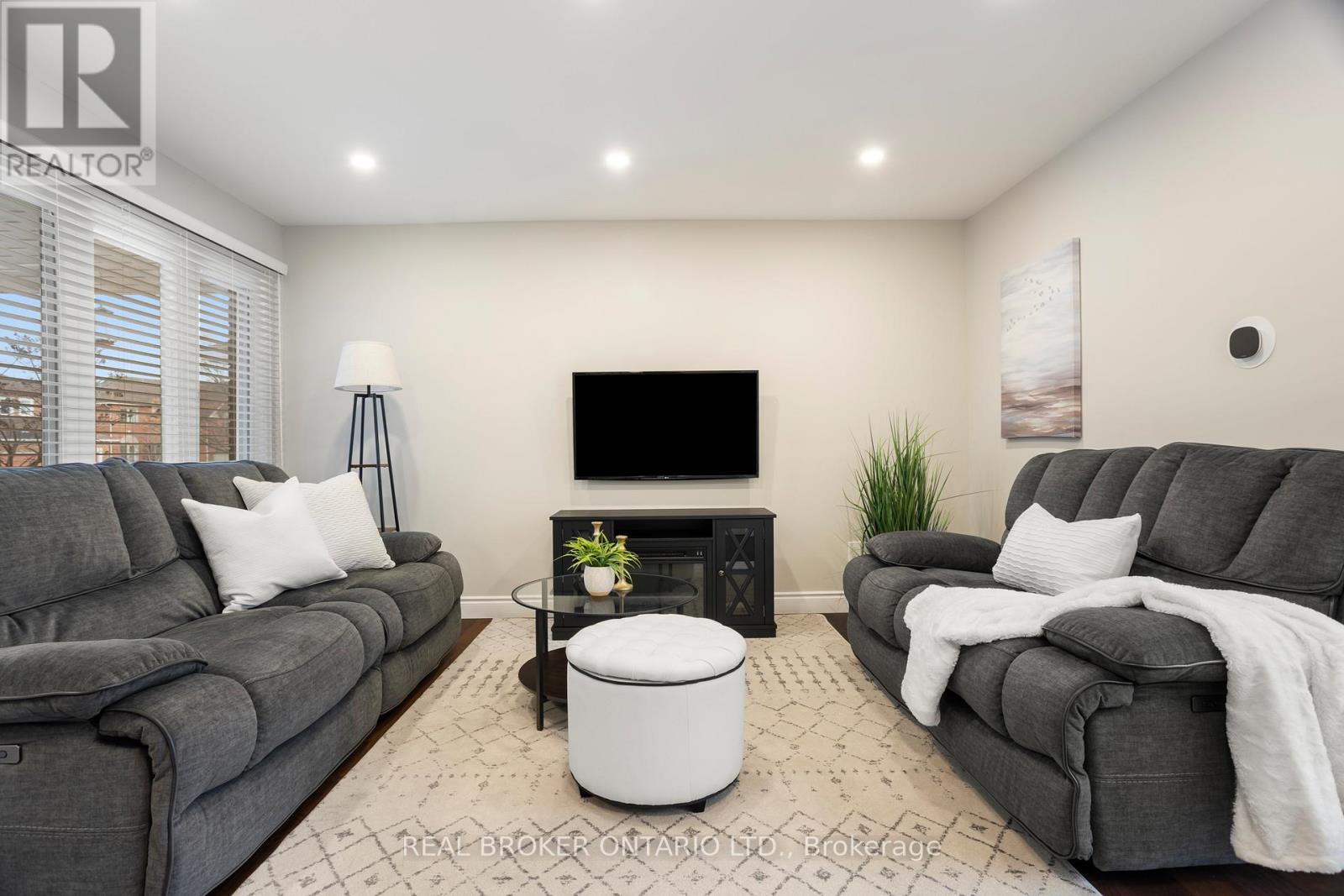 3811 Cedar Hedge Rise, Mississauga, Ontario  L5N 6W5 - Photo 11 - W12848342