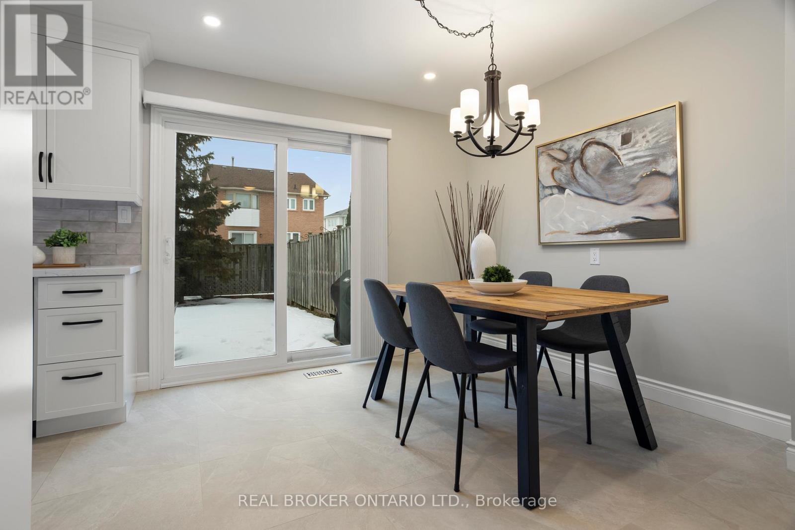 3811 Cedar Hedge Rise, Mississauga, Ontario  L5N 6W5 - Photo 15 - W12848342