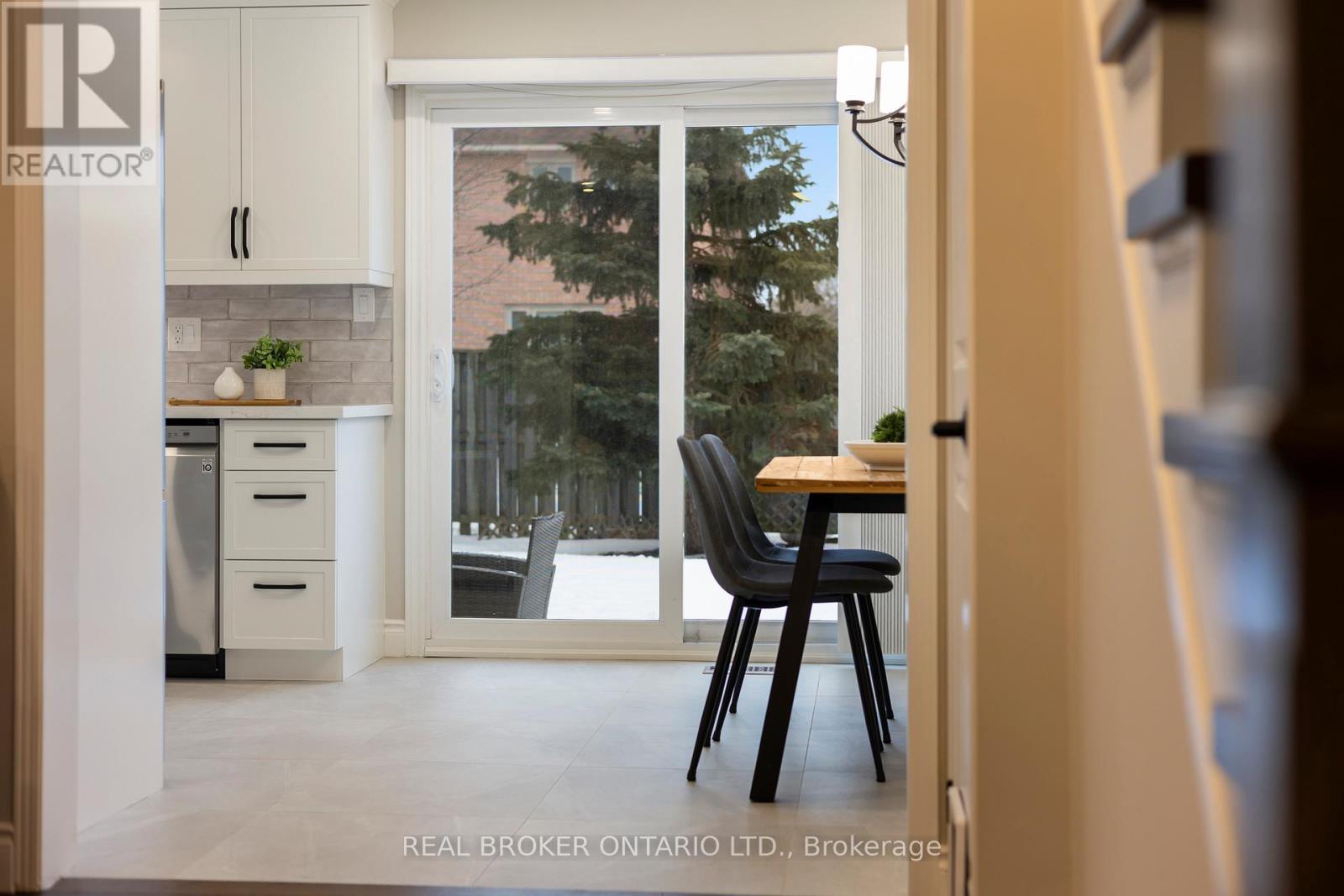 3811 Cedar Hedge Rise, Mississauga, Ontario  L5N 6W5 - Photo 18 - W12848342