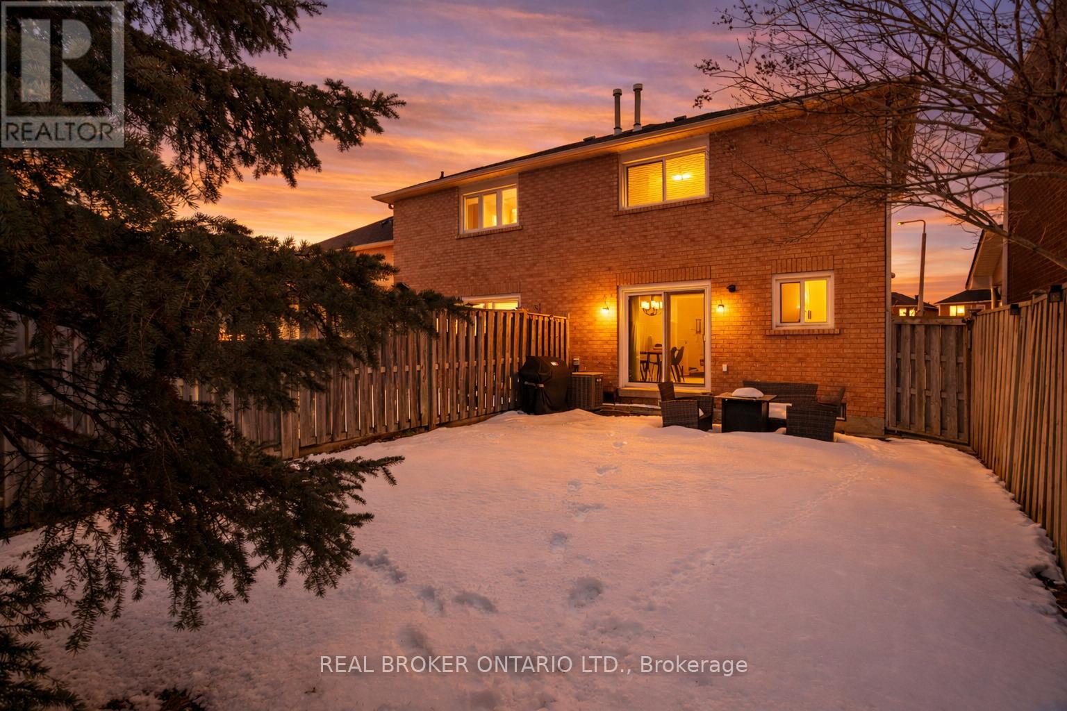 3811 Cedar Hedge Rise, Mississauga, Ontario  L5N 6W5 - Photo 2 - W12848342