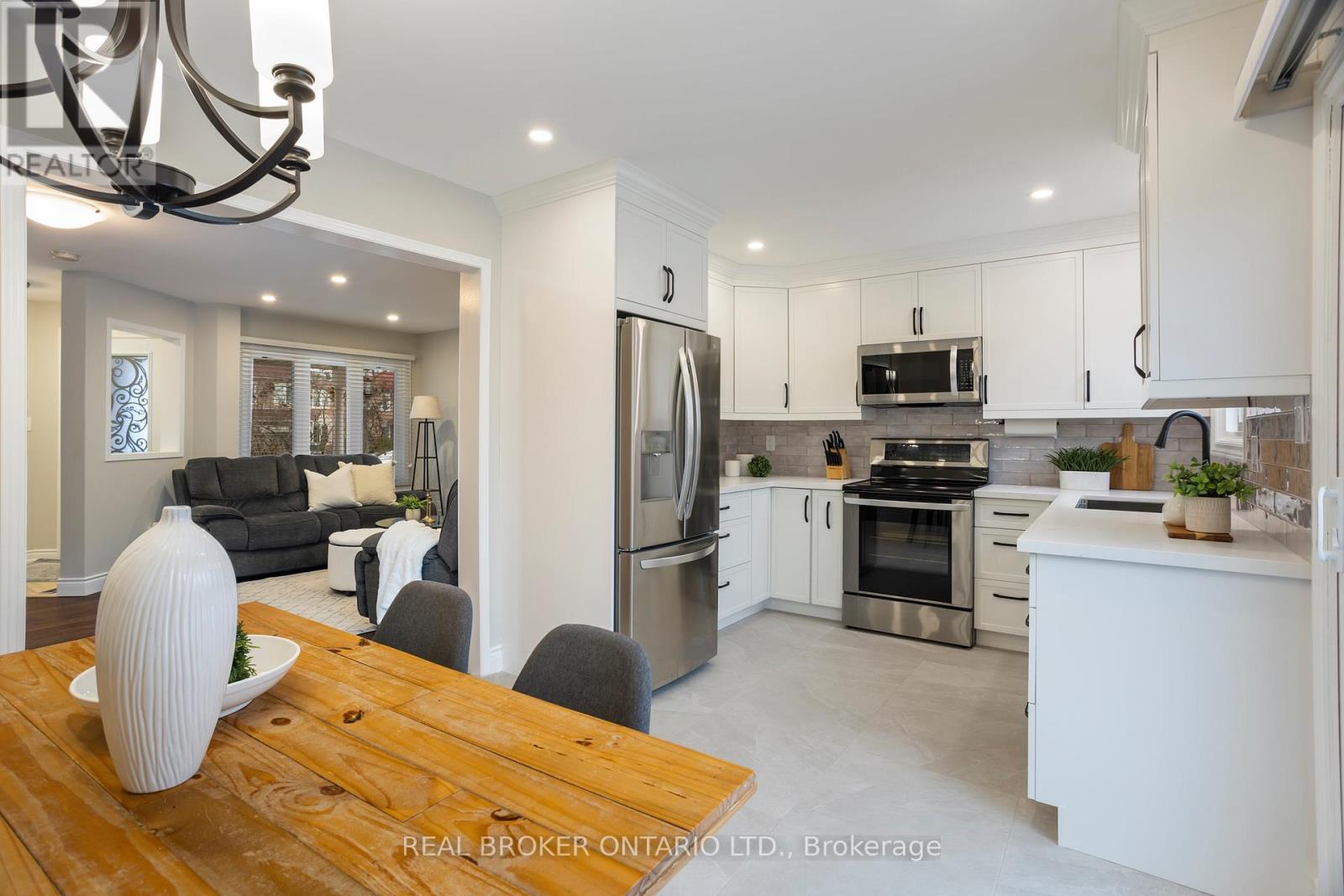 3811 Cedar Hedge Rise, Mississauga, Ontario  L5N 6W5 - Photo 20 - W12848342