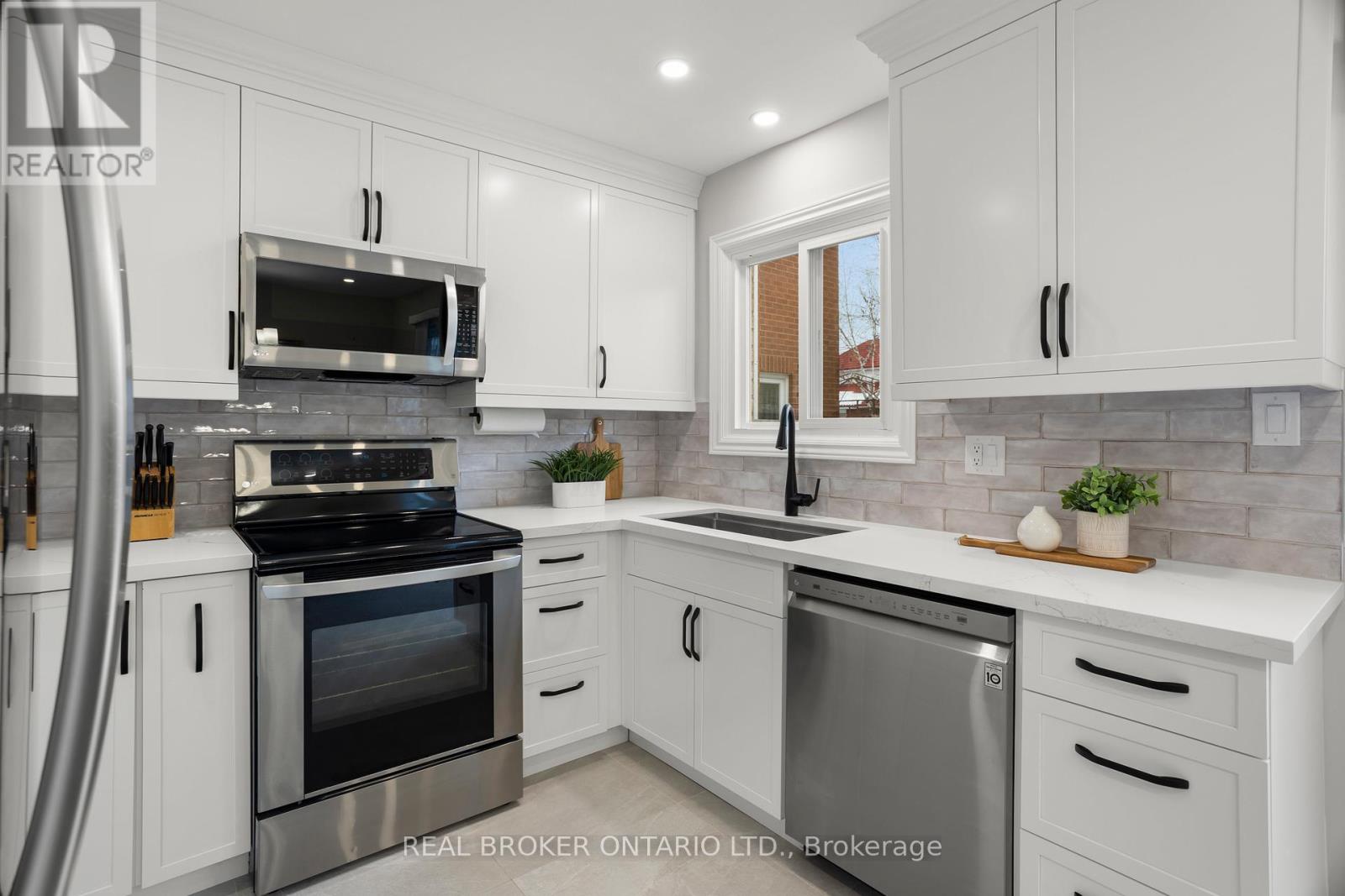 3811 Cedar Hedge Rise, Mississauga, Ontario  L5N 6W5 - Photo 22 - W12848342