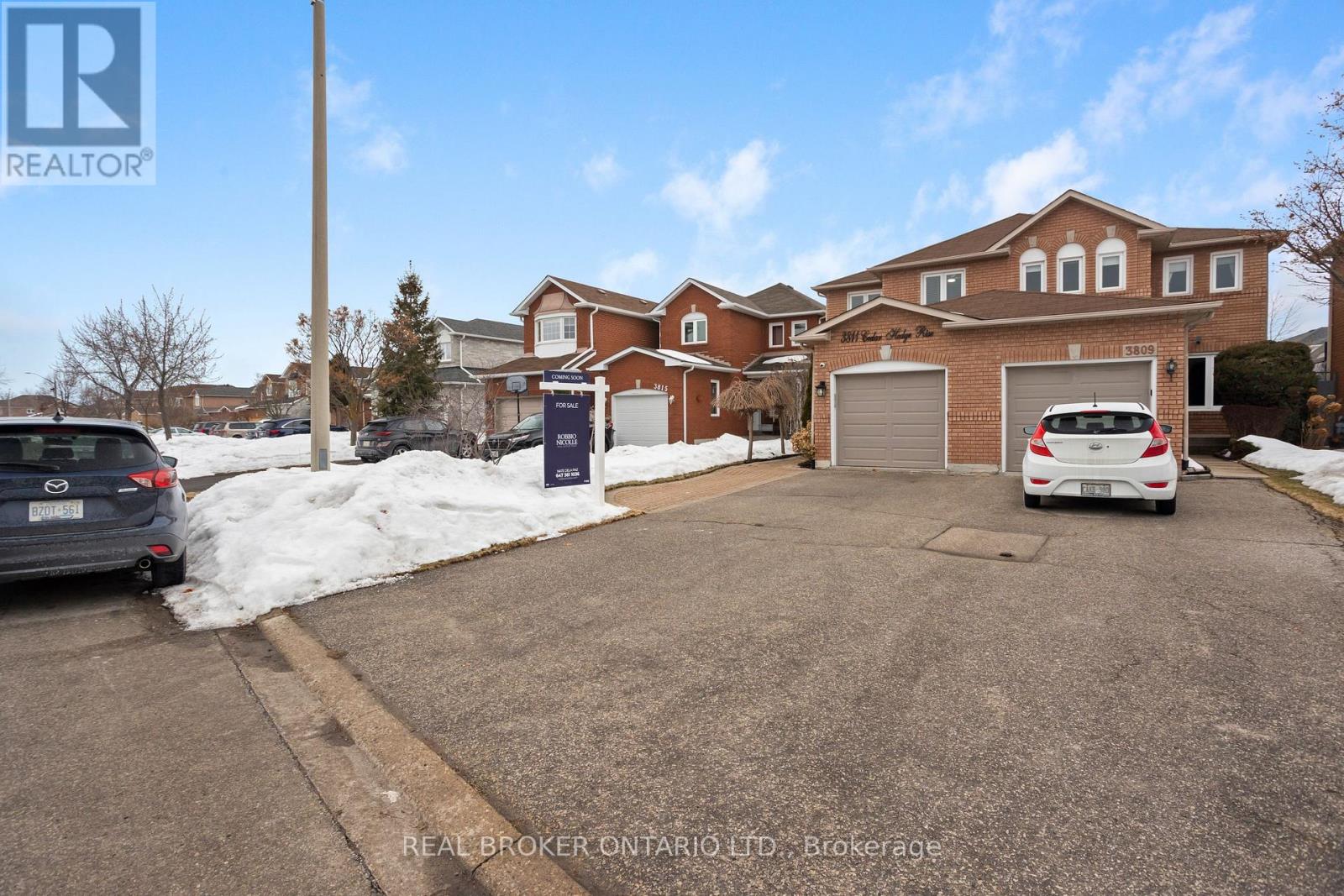 3811 Cedar Hedge Rise, Mississauga, Ontario  L5N 6W5 - Photo 3 - W12848342