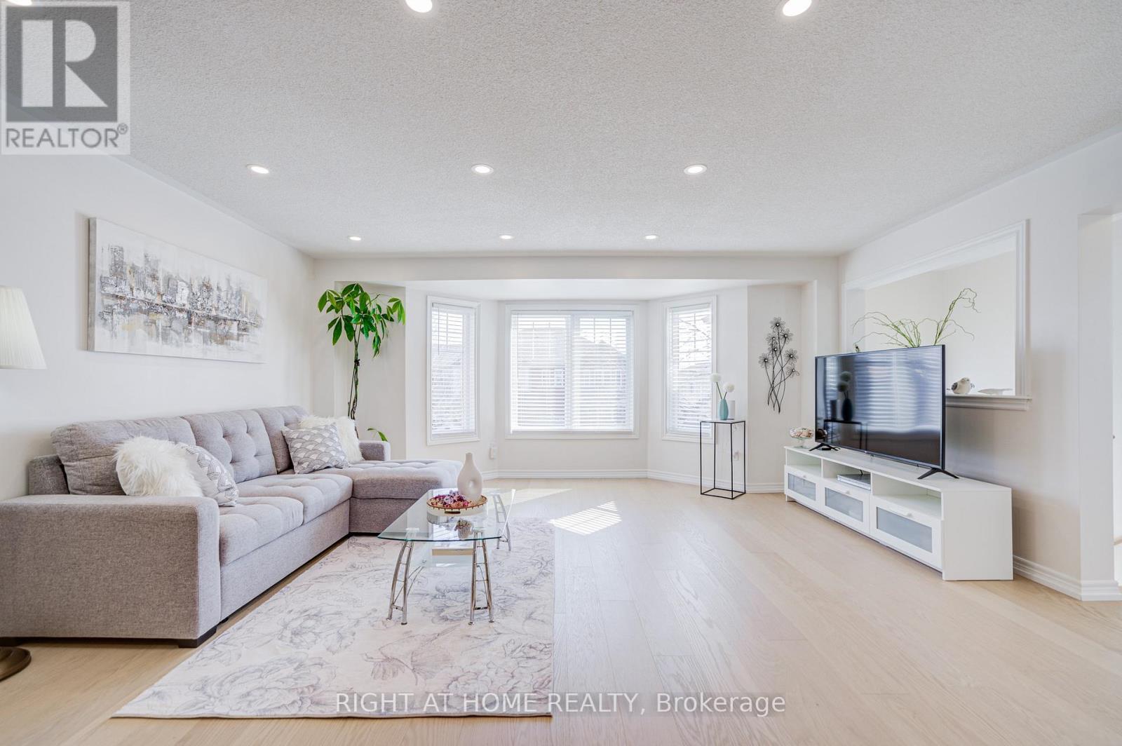 3064 Highbourne Crescent, Oakville, Ontario  L6M 5H1 - Photo 7 - W12848372