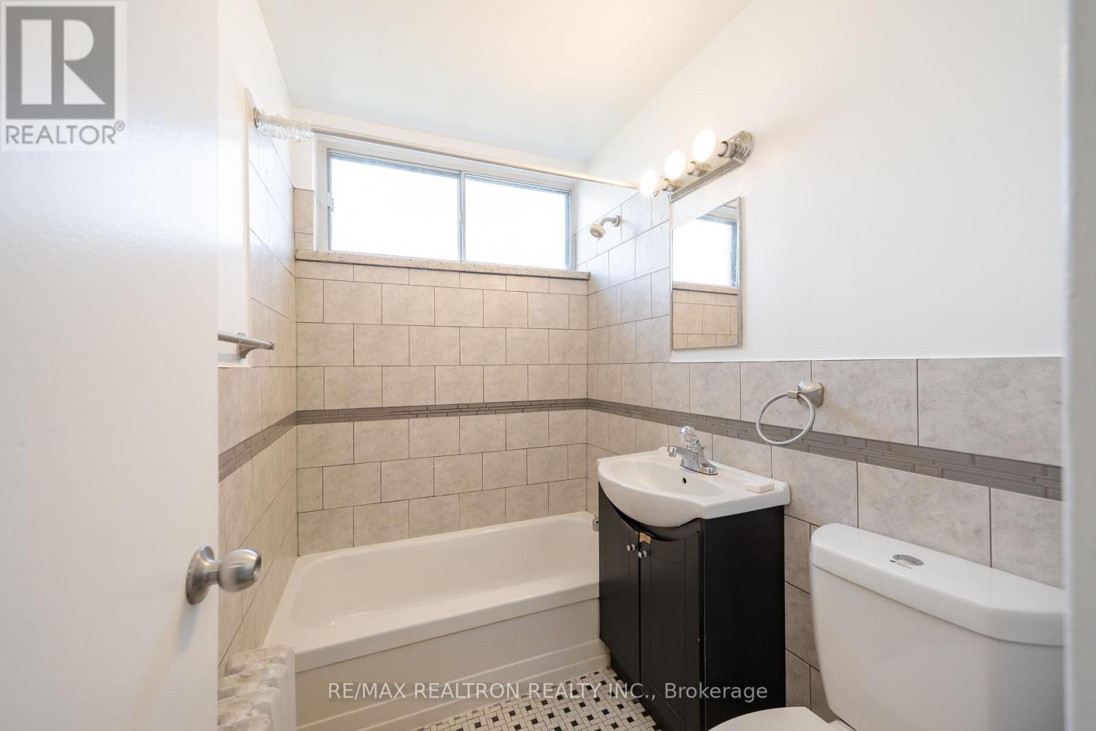 27 - 799 Robinson Street, Burlington, Ontario  L7R 2L4 - Photo 11 - W12831578