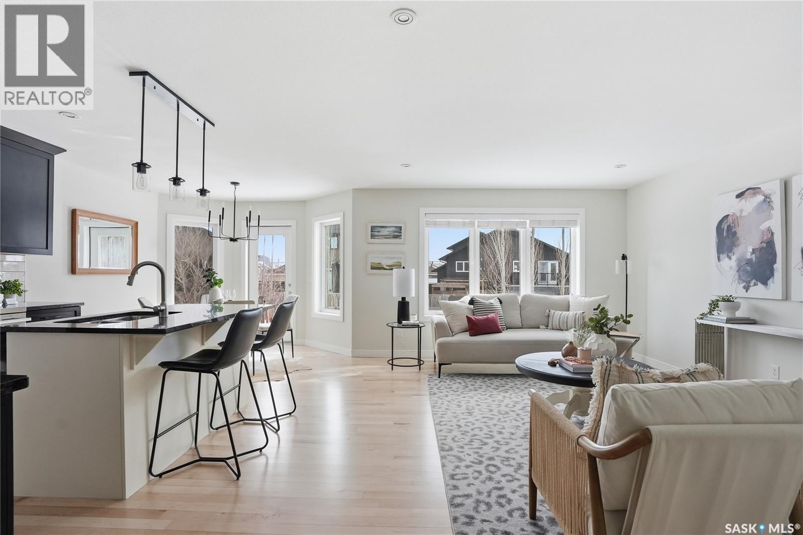 662 Sutter Bay, Saskatoon, Saskatchewan  S7T 0R5 - Photo 2 - SK029709