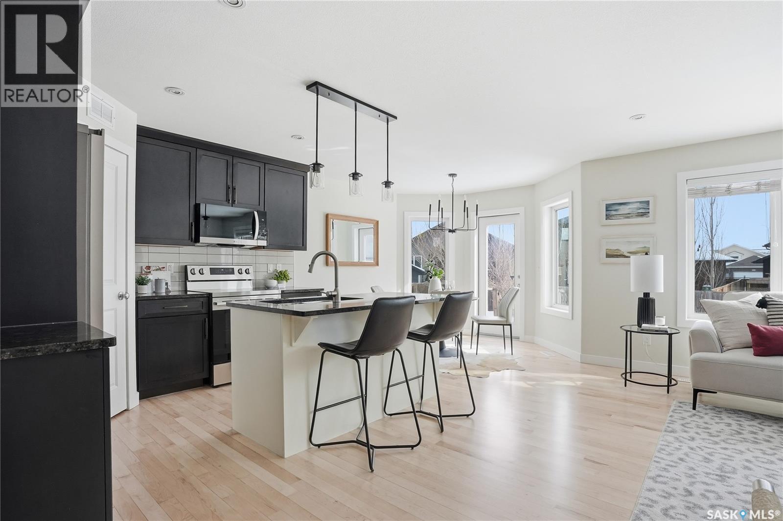 662 Sutter Bay, Saskatoon, Saskatchewan  S7T 0R5 - Photo 3 - SK029709