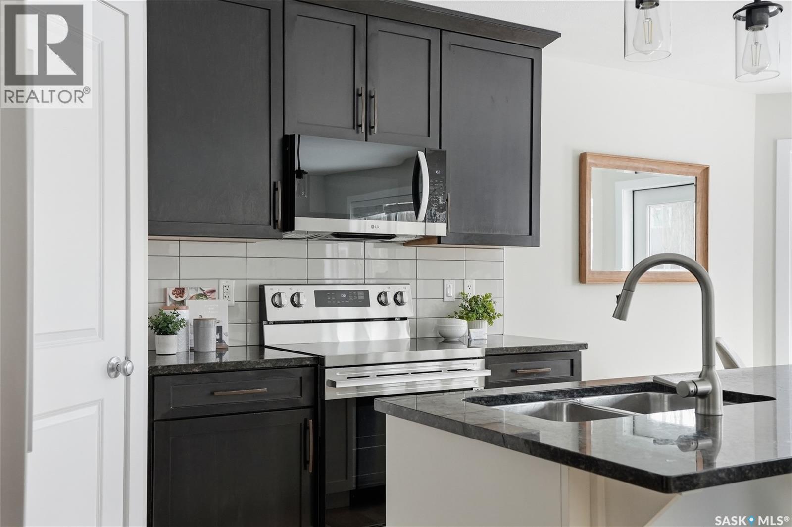 662 Sutter Bay, Saskatoon, Saskatchewan  S7T 0R5 - Photo 6 - SK029709