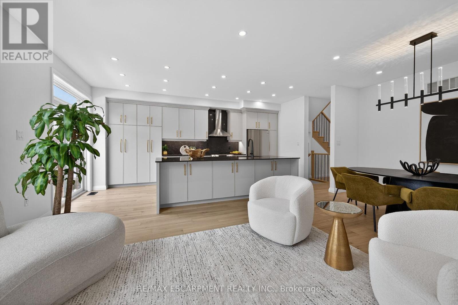 12 Shady Oaks Trail, Hamilton, Ontario  L9B 0E9 - Photo 24 - X12848002