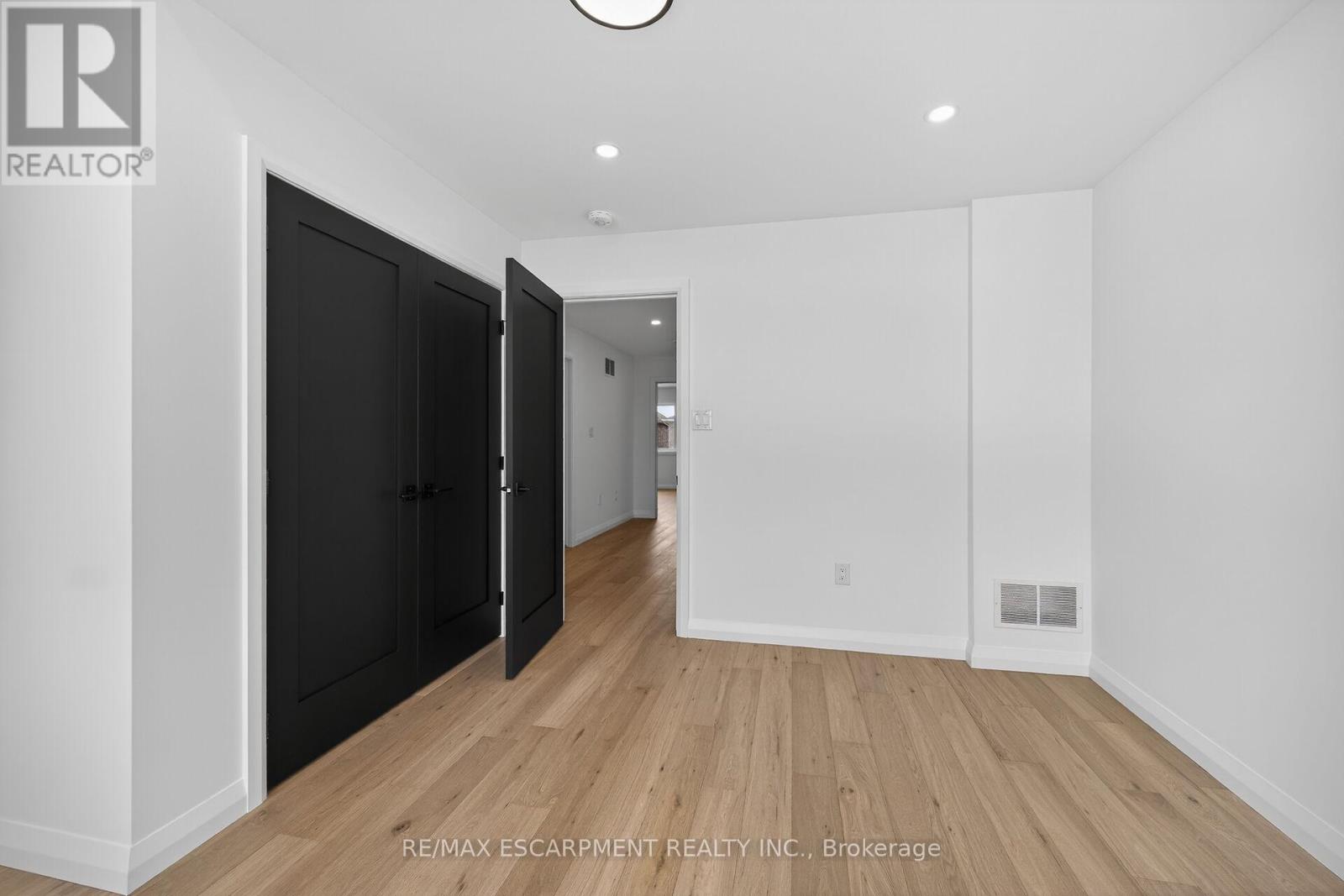 12 Shady Oaks Trail, Hamilton, Ontario  L9B 0E9 - Photo 38 - X12848002