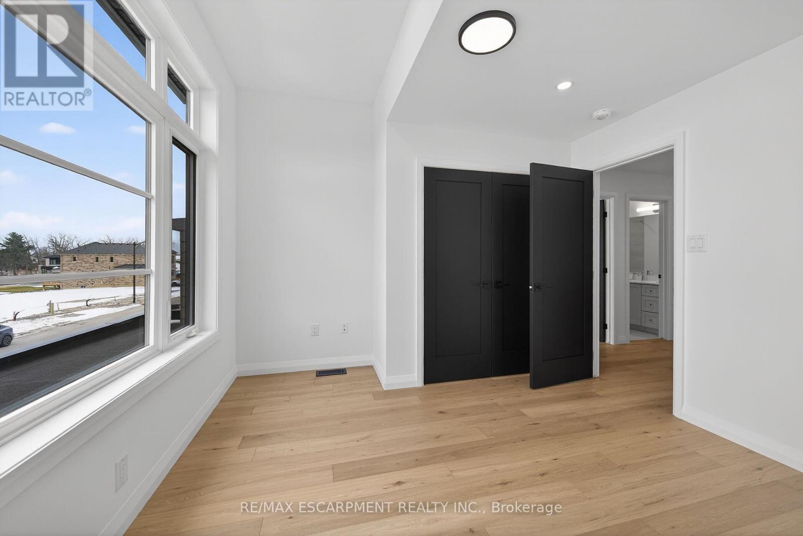 12 Shady Oaks Trail, Hamilton, Ontario  L9B 0E9 - Photo 39 - X12848002