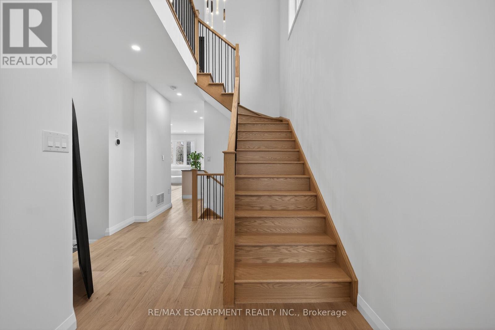 12 Shady Oaks Trail, Hamilton, Ontario  L9B 0E9 - Photo 6 - X12848002