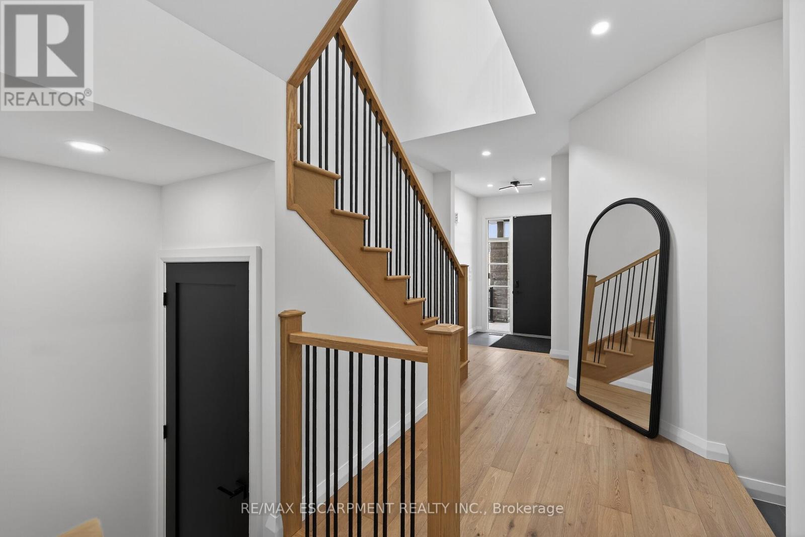 12 Shady Oaks Trail, Hamilton, Ontario  L9B 0E9 - Photo 7 - X12848002