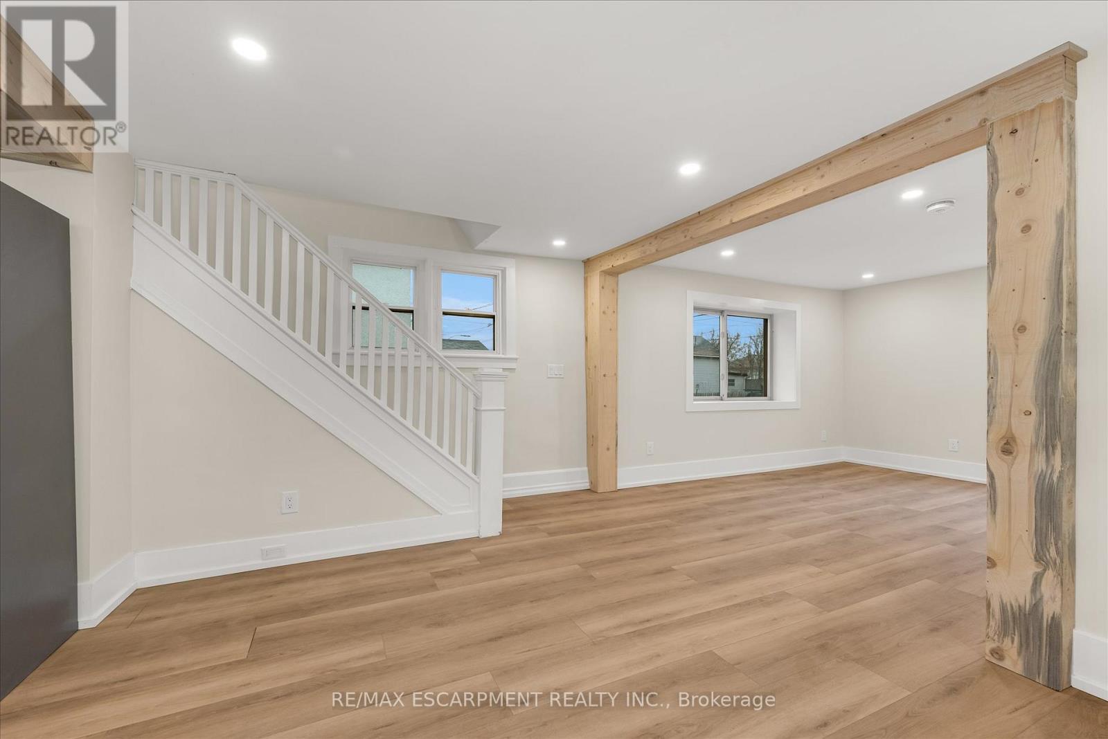 11 Albina Street, Welland, Ontario  L3C 1P2 - Photo 5 - X12848098