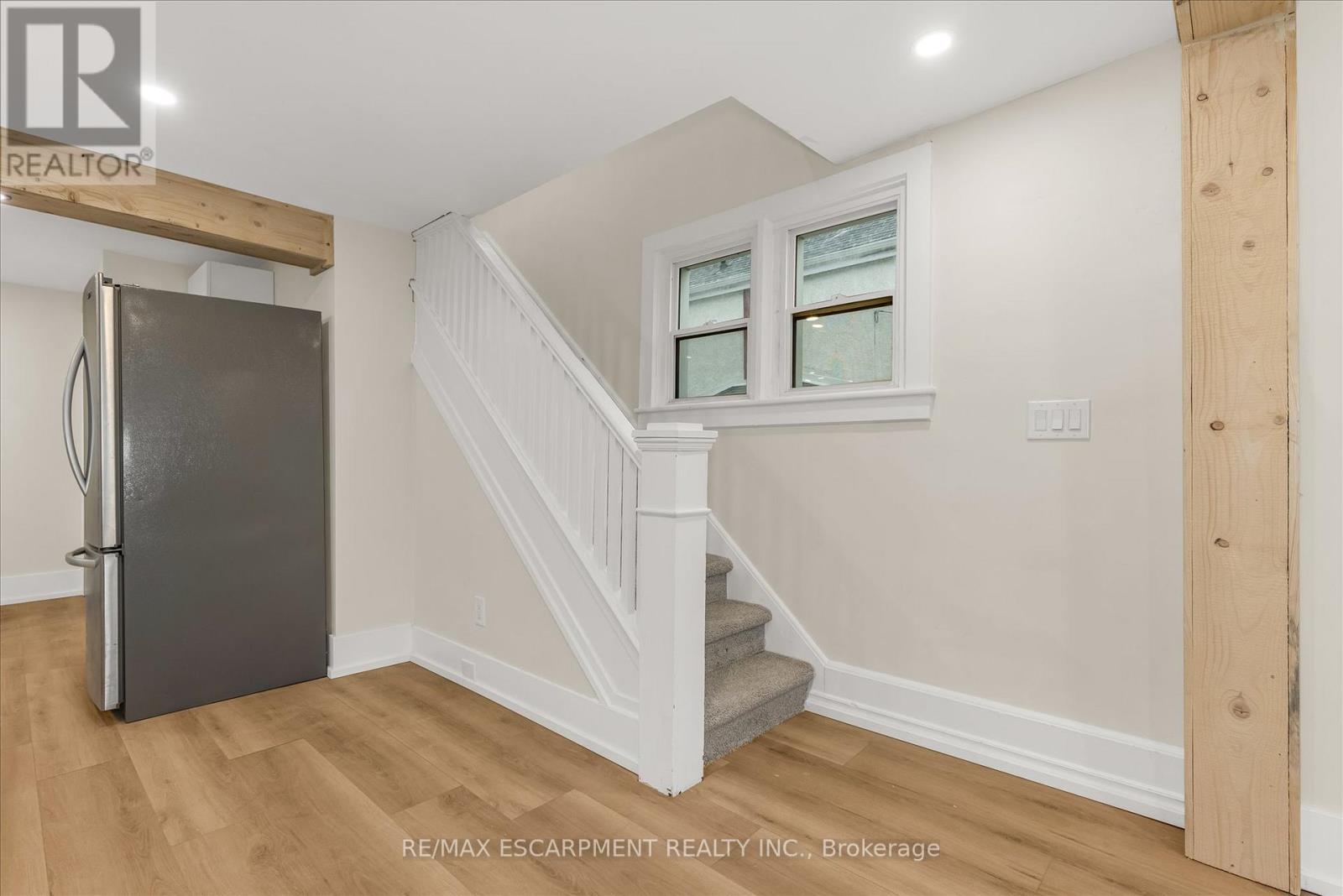 11 Albina Street, Welland, Ontario  L3C 1P2 - Photo 6 - X12848098