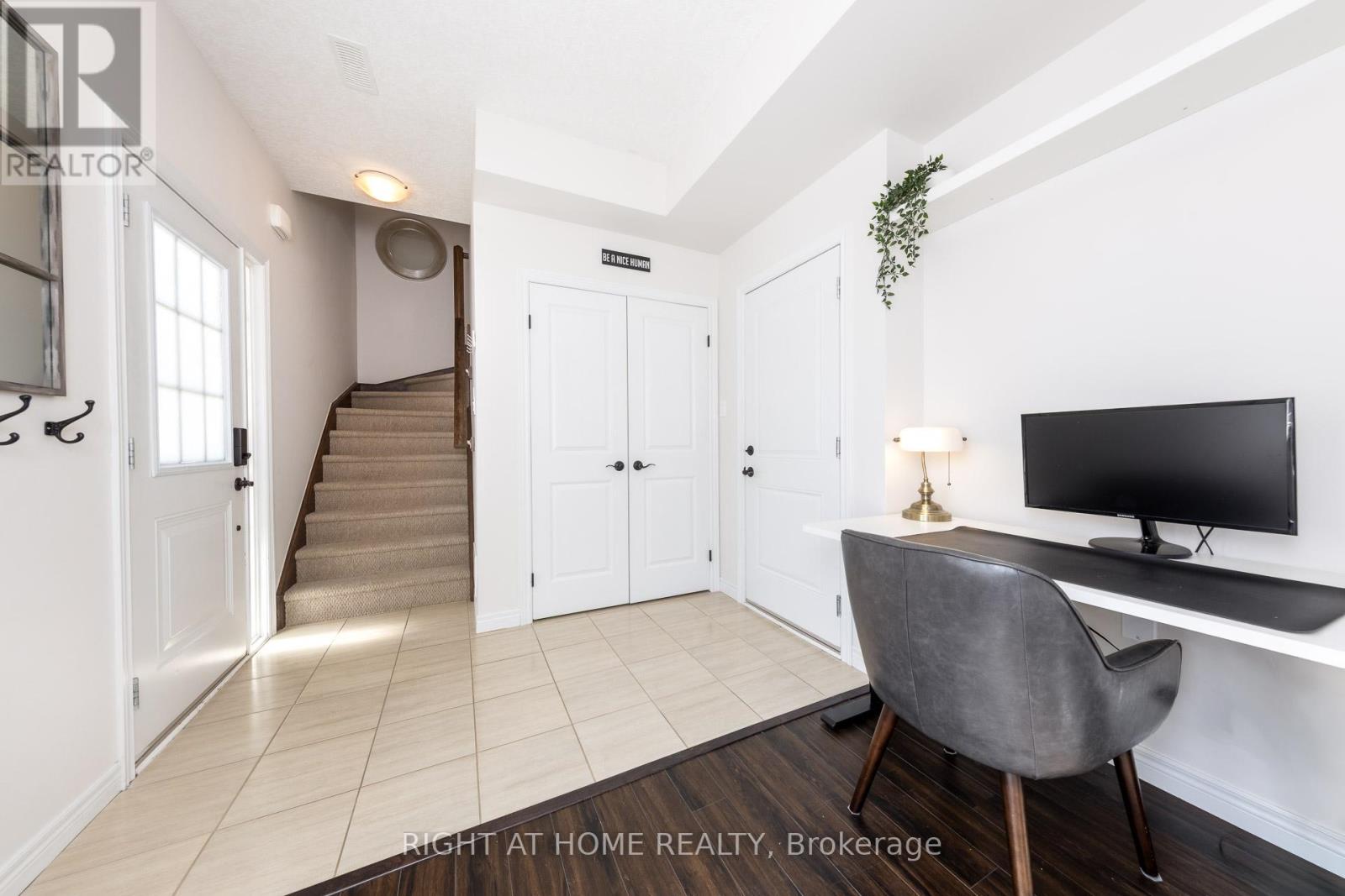 21 Marr Lane, Hamilton, Ontario  L9K 0K1 - Photo 7 - X12848100