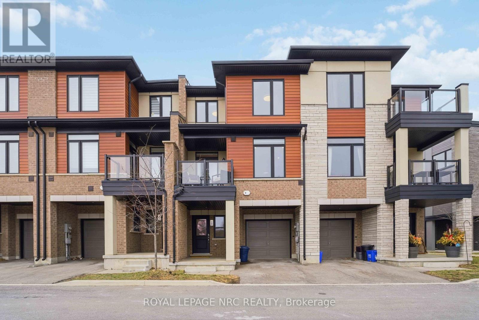 66 - 590 NORTH SERVICE ROAD, Hamilton, Ontario