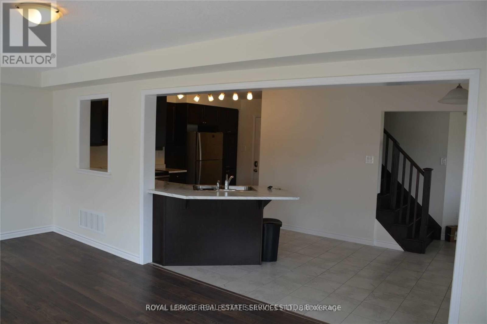 98 Mcmonies Drive, Hamilton, Ontario  L8B 0A6 - Photo 2 - X12848126