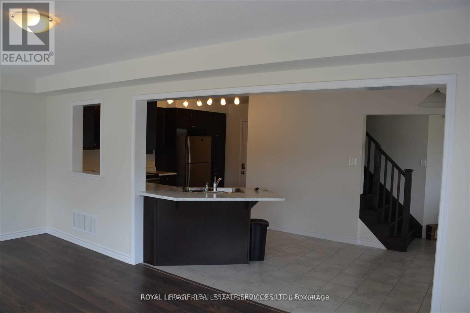 98 Mcmonies Drive, Hamilton, Ontario  L8B 0A6 - Photo 4 - X12848126