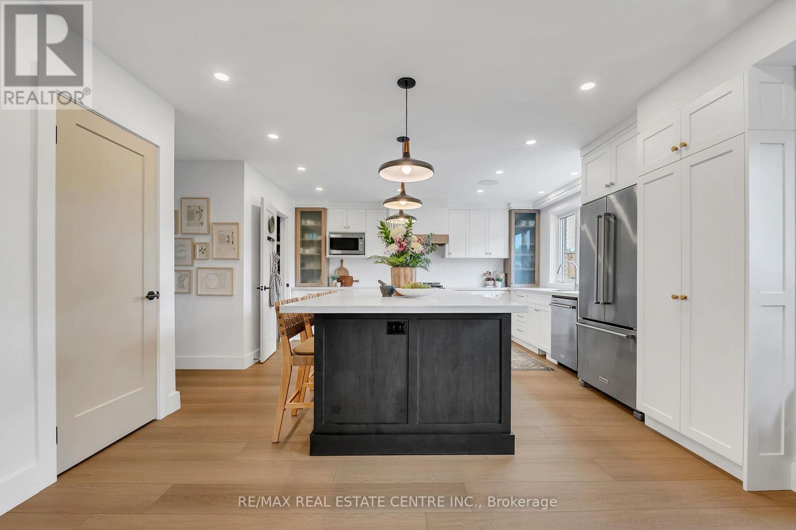 217 Jones Road, Hamilton, Ontario  L8E 5J4 - Photo 4 - X12848346