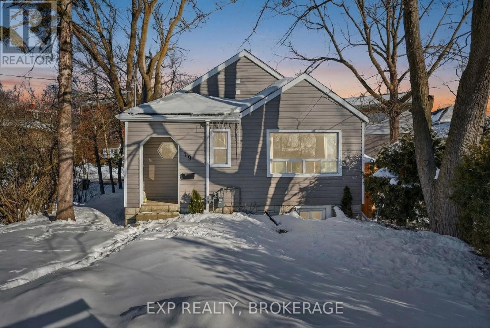 19 Scott Street, Kingston (Central City East), Ontario  K7L 1L3 - Photo 2 - X12848416