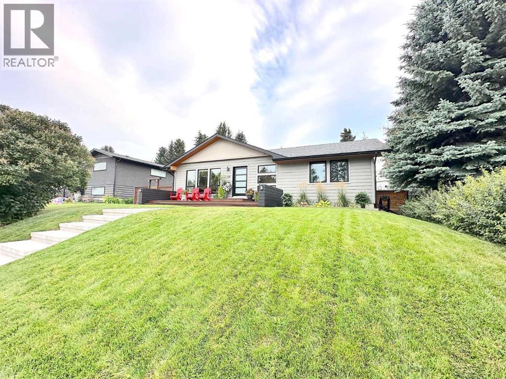 139 Wildwood Drive Sw, Calgary, Alberta  T3C 3C7 - Photo 2 - A2261636